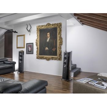 Sonus Faber Venere 2.5 piano black in room