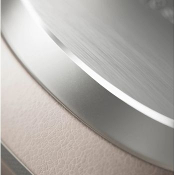 Bowers & Wilkins PX8 S2 warm stone detail