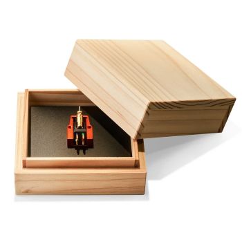 Sumiko Oriole in the box